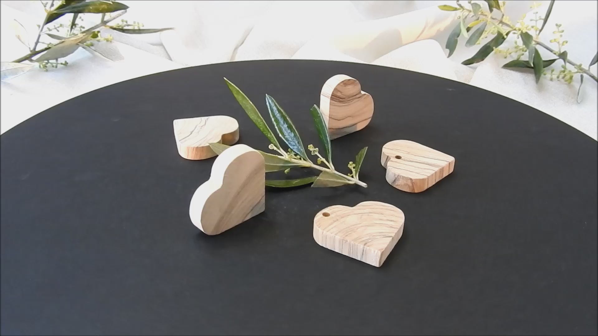 25 Stück Olivenholz-Herzen, Massivholz, Accessoire, Deko-Herzen zum Basteln